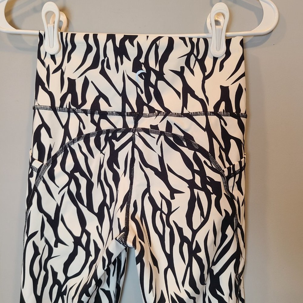 ZYIA Leggings Womens 4 Safari Zebra Animal Print White Black High Rise - Picture 6 of 11